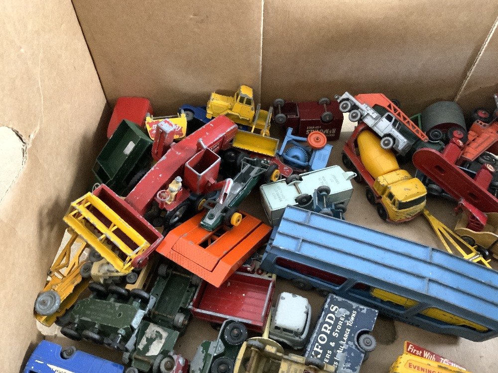 A QUANTITY OF TOY VEHICLES, DINKY, LESNEY MATCHBOX, [ PLAY WORN ]. - Image 6 of 6