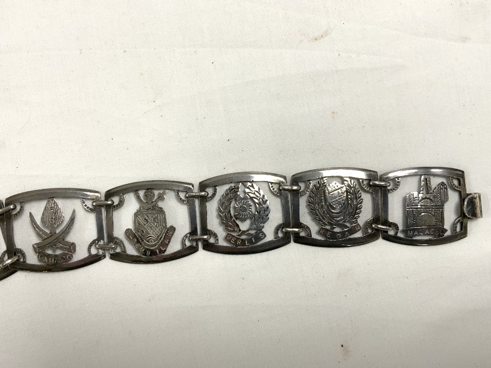 A MALYSIAN WHITE METAL BELT WITH MALAYSIAN STATES COATS OF ARMS. 126 GMS. - Image 5 of 8