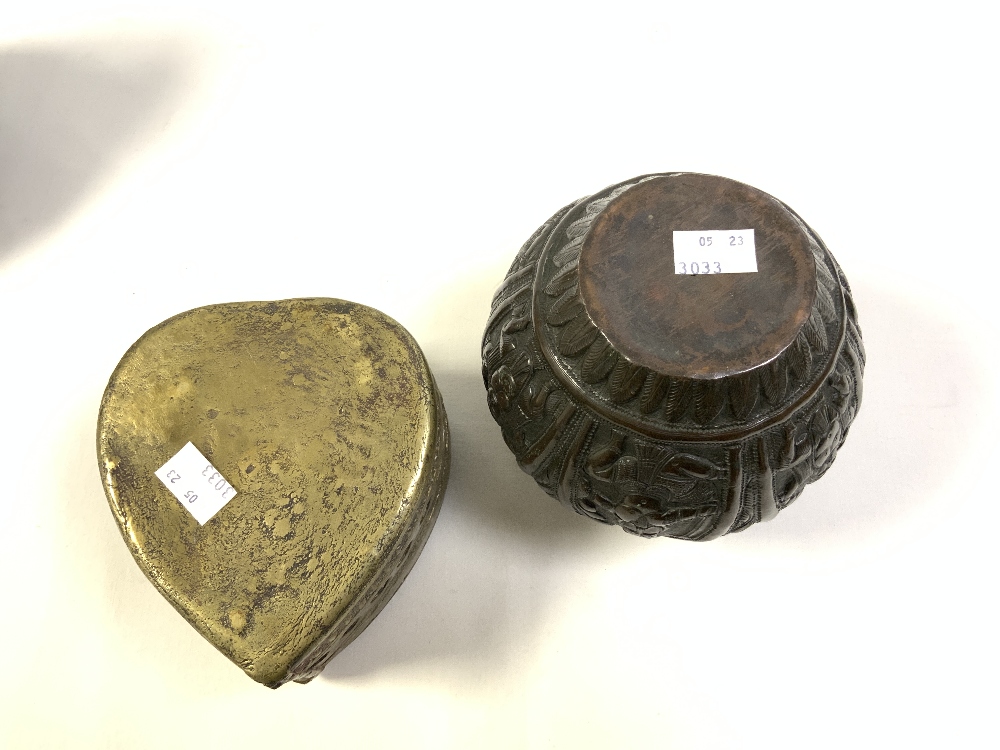 TWO ANTIQUE INDIAN BRONZE POTS WITH SWING HANDLES, 17 CMS TALLEST, ANOTHER INDIAN VASE AND HEART - Image 4 of 6