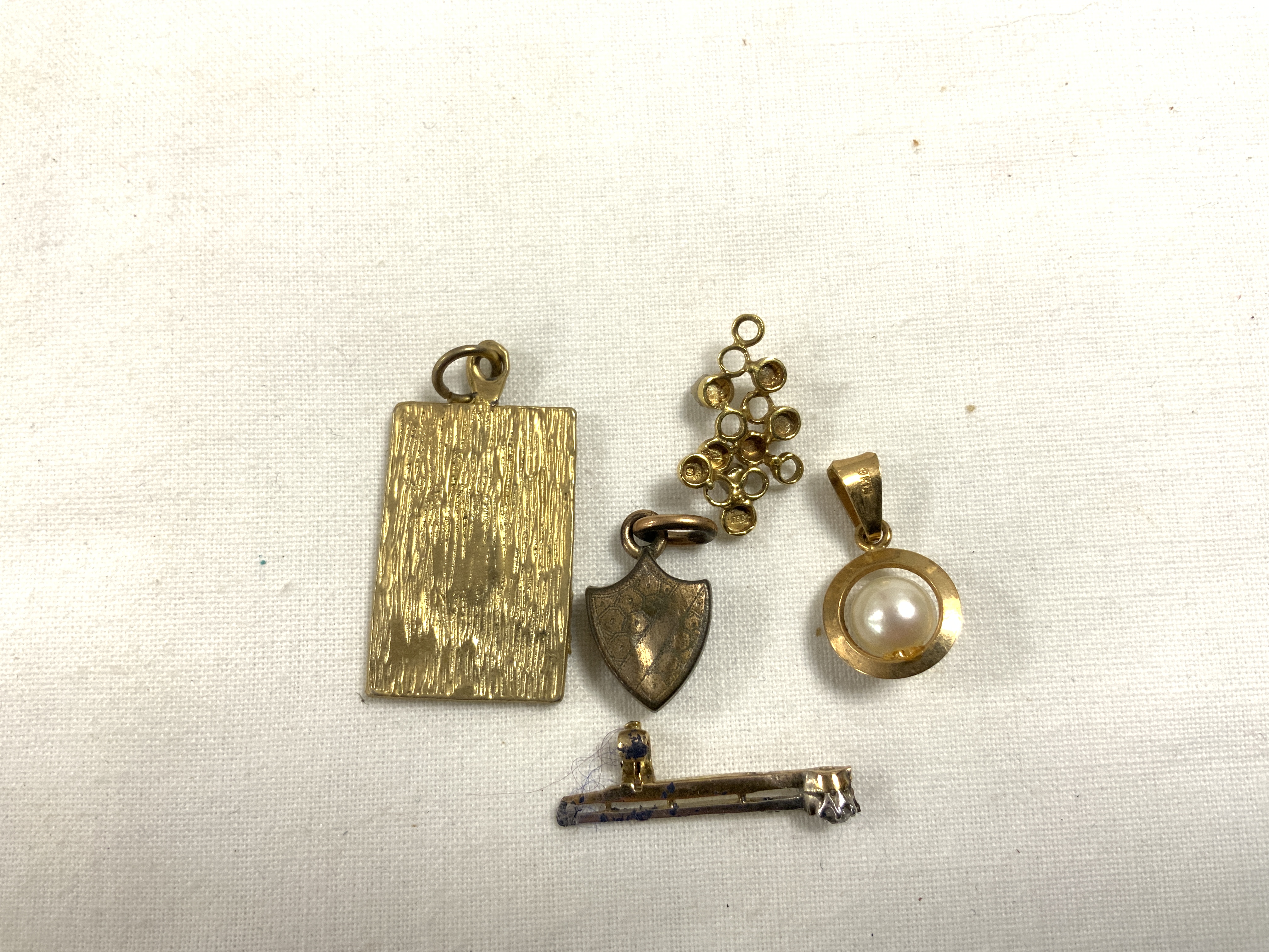 MIXED ITEMS INCLUDES 9CT GOLD AND DIAMONDS AND MORE - Image 3 of 3