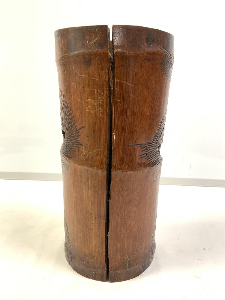 A CHINESE CARVED BAMBOO BRUSH POT, 27CMS. - Image 3 of 5