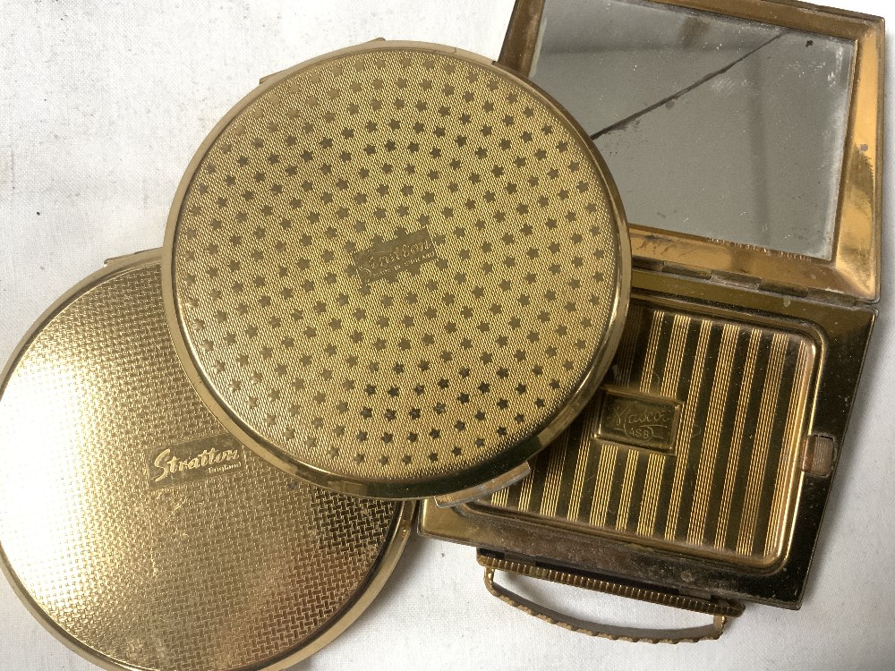 SEVEN VINTAGE COMPACTS, INCLUDES 2 STRATTON, MASCOT, AND OTHERS. - Image 4 of 4