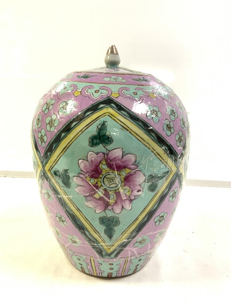 CHINESE OVOID GINGER JAR AND COVER. COMPLETELY BROKEN AND TAPED TOGETHER! 30 CMS. - Image 3 of 4