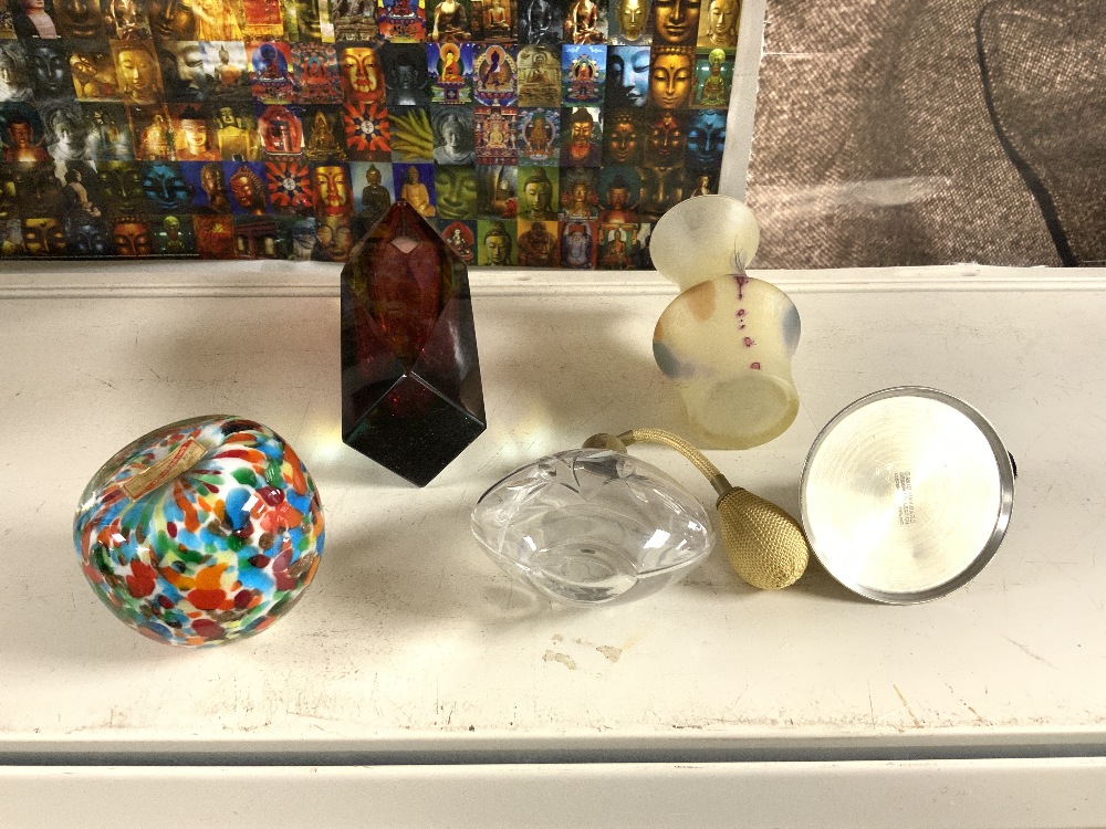 A MURANO COLOURED GLASS PAPER WEIGHT, A MURANO FACETED GLASS VASE 21 CMS, TWO SCENT BOTTLES AND - Image 3 of 6