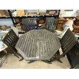 A WOODEN OCTAGONAL FOLDING GARDEN TABLE AND 4 CHAIRS, 100 CMS.