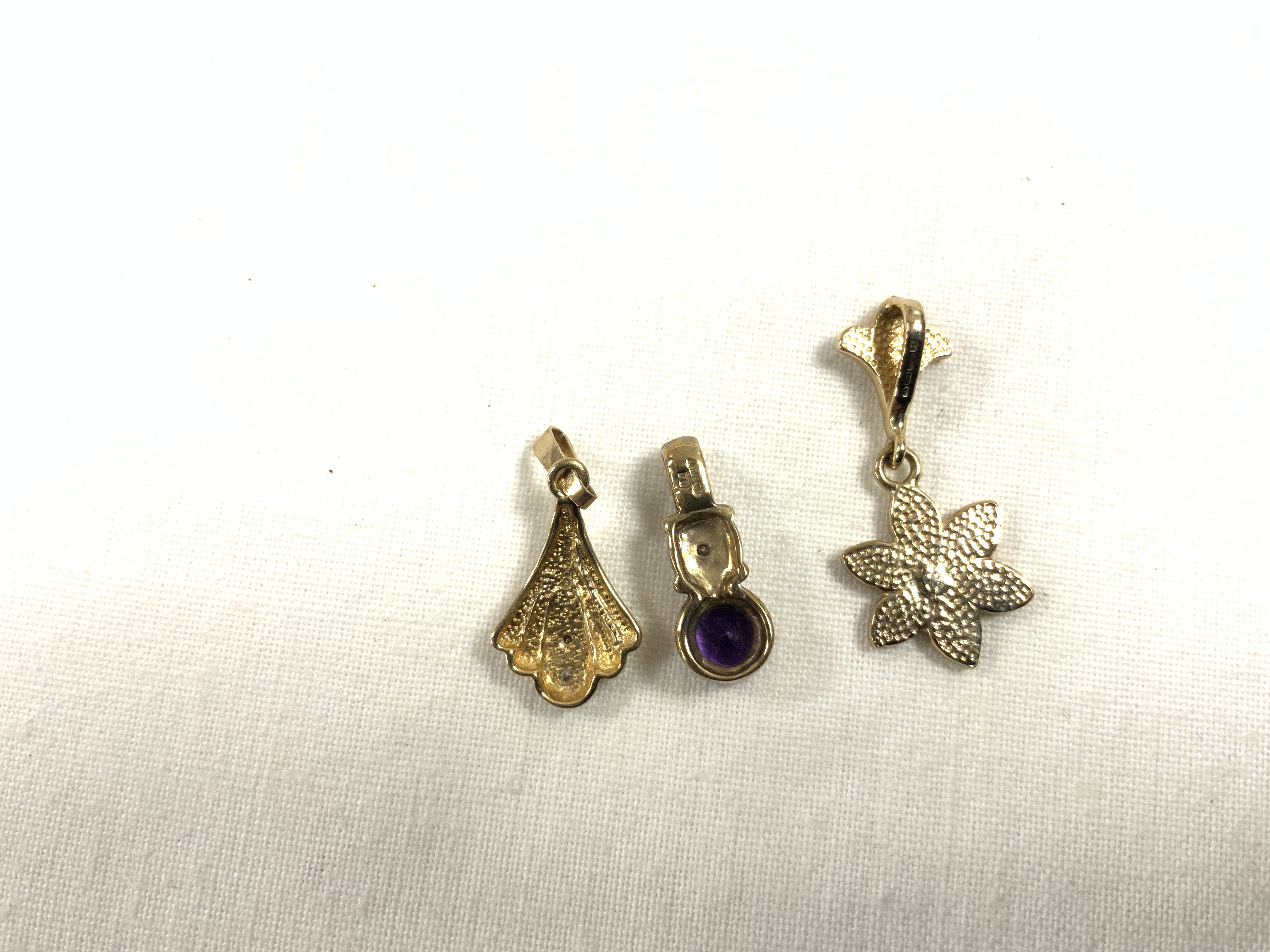 THREE 9CT GOLD P[ENDANTS ONE WITH DIAMONDS ONE WITH AMETHYST AND PEARLS - Image 3 of 3