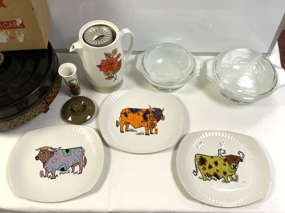 THREE "BEEFEATER" TEAK AND GRILL PLATES, A PORTMEIRION VASE, 13 HALF CMS, AND MORE. - Image 2 of 10