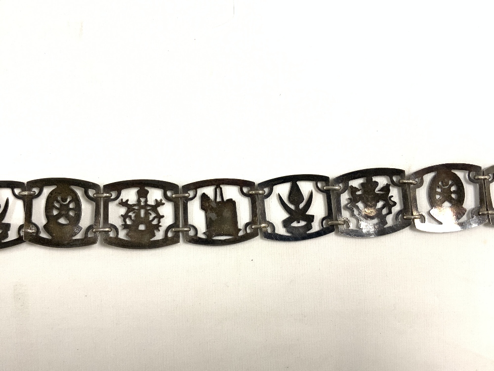 A MALYSIAN WHITE METAL BELT WITH MALAYSIAN STATES COATS OF ARMS. 126 GMS. - Image 7 of 8