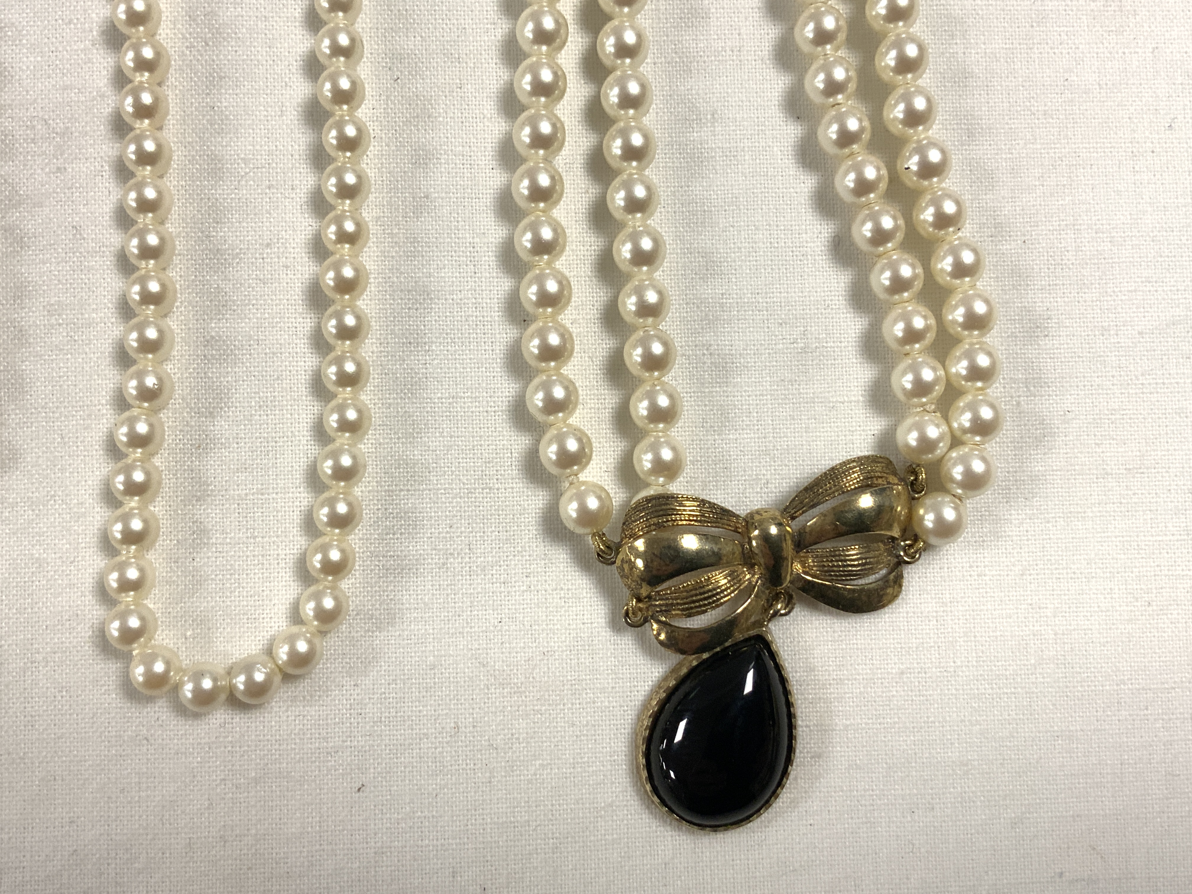 14K GOLD WITH TWO SILVER CLASP PEARLS INCLUDES THREE NECKLACES AND ONE BRACELET - Image 4 of 4