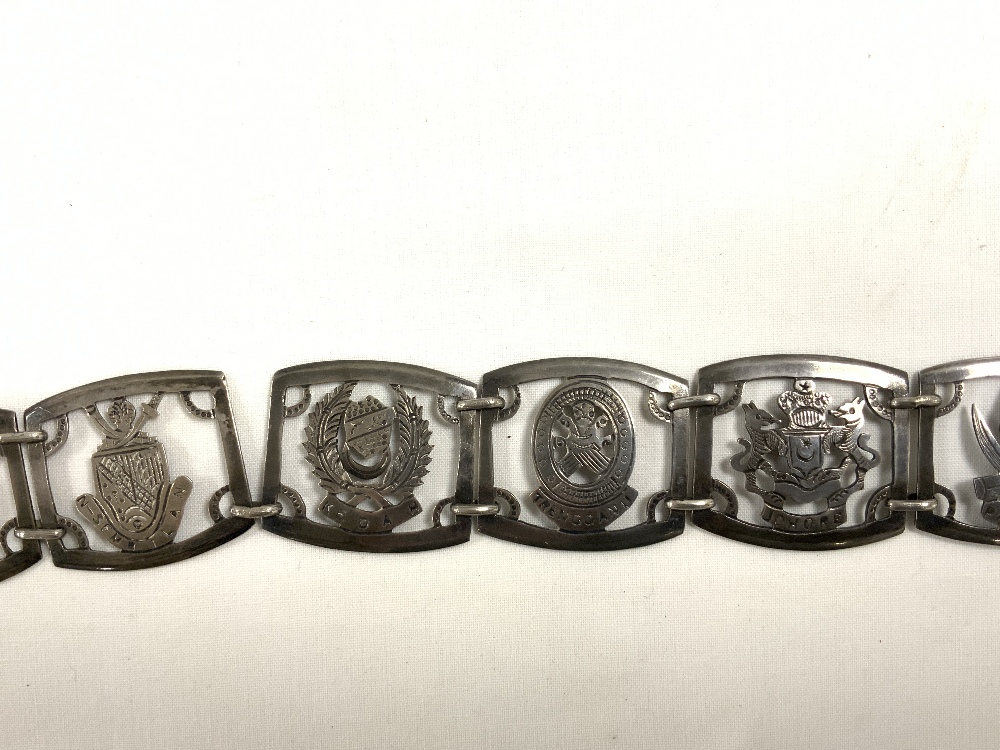 A MALYSIAN WHITE METAL BELT WITH MALAYSIAN STATES COATS OF ARMS. 126 GMS. - Image 3 of 8