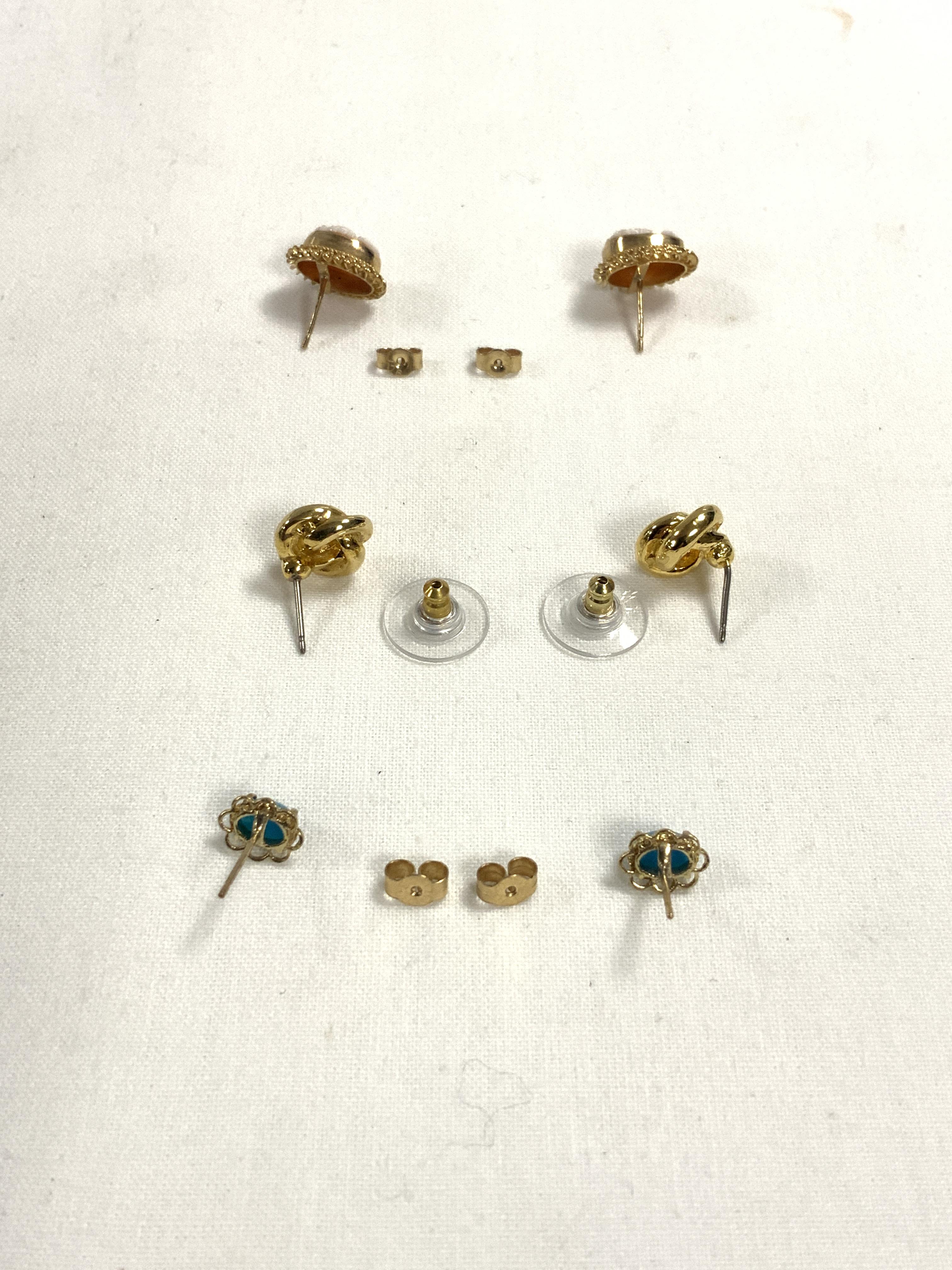 TWO PAIRS OF 375 GOLD EARRINGS WITH CAMEO'S AND TURQUOISE (STANDS NOT INCLUDED ), AND ANOTHER YELLOW - Image 3 of 3