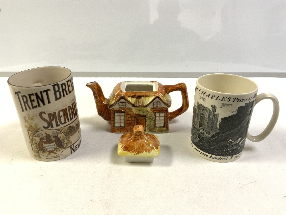 A MAJOLICA JUG, WEDGEWOOD COMMEMORATIVE TANKARD, AND OTHER CERAMICS. - Image 7 of 8