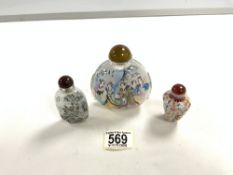 TWO CHINESE REVERSE PAINTED GLASS SNUFF BOTTLES, AND ONE PORCELAIN SNUFF BOTTLE.