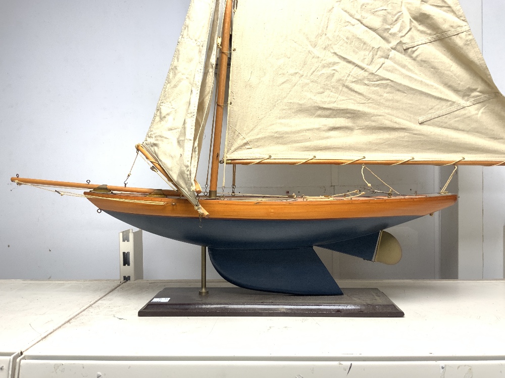 LARGE WOODEN POND YACHT WITH CANVAS SAILS 83CM - Image 3 of 4