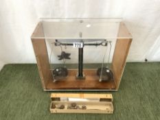 PERSPEX AND WOOD CASED STUDENT BALANCED SCALES WITH WEIGHTS 40 X 35 CM