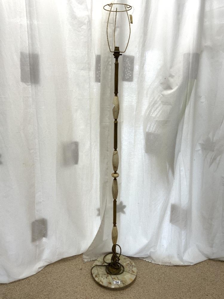 VINTAGE BRASS AND ONYX STAND LAMP WITH SHADE 160 CM - Image 2 of 5