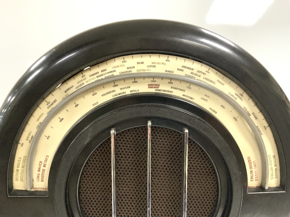 FINE EXAMPLE OF WORKING ECKO BAKELITE ART DECO CIRCULAR RADIO - TYPE A.D.65. RECEIVER, REGISTERED - Image 3 of 8