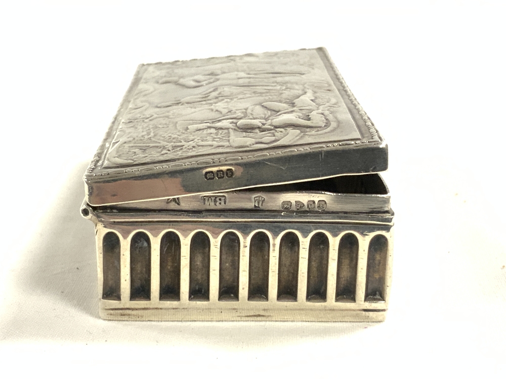 19TH-CENTURY CONTINENTAL RECTANGULAR SILVER SNUFF BOX, THE LID EMBOSSED WITH CLASSICAL FIGURES - Image 5 of 5