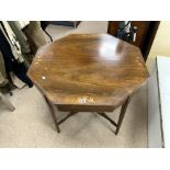 EDWARDIAN ROSEWOOD OCCASIONAL TABLE DECORATED WITH BOX WOOD INLAY