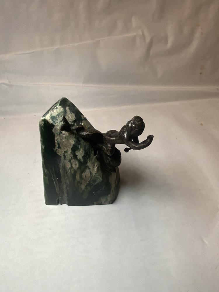 BRONZE BOY SAT ON A DOLPHIN ON GREEN MARBLE PAPERWEIGHT 35CM - Image 3 of 3
