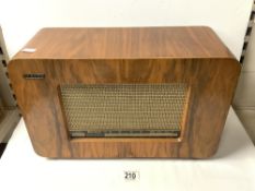 VINTAGE WALNUT CASED HACKER MAYFLOWER RADIO.