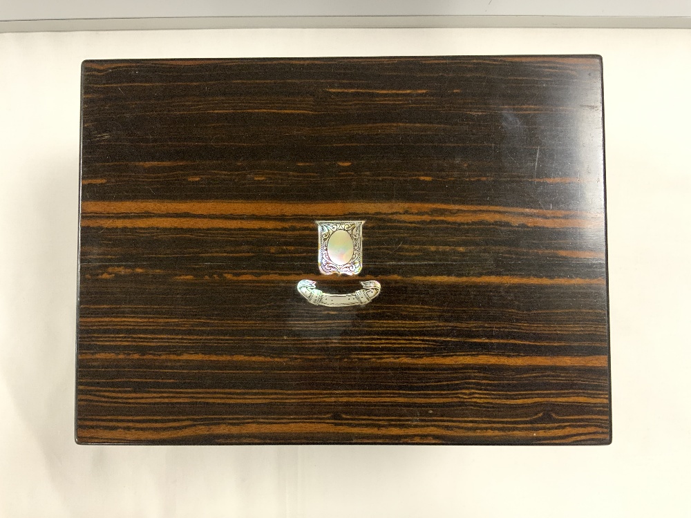 SUPERB EXAMPLE VICTORIAN ENGLISH TRAVELLING VANITY CASE IN COROMANDEL WOOD AND DECORATED IN MOTHER - Image 3 of 6