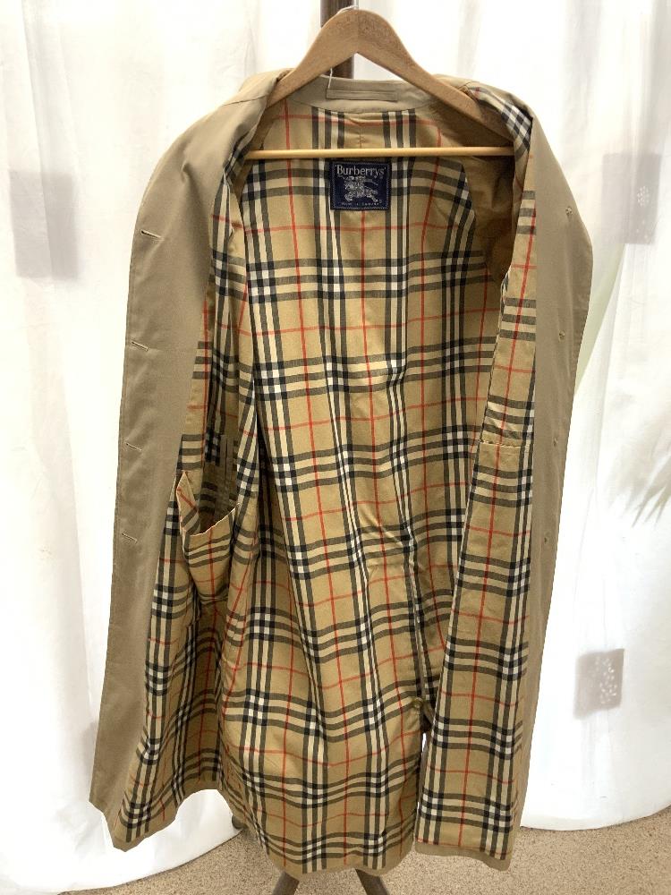 A BEIGE BURBERRY OVER COAT. - Image 2 of 6