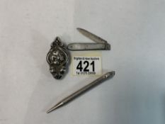A STERLING SILVER EMBOSSED CHERUB CHATELAINE CLIP SILVER AND MOTHER O PEARL, FRUIT KNIFE, AND