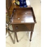 VICTORIAN MAHOGANY TRAY TOP POT CUPBOARD ON TURNED LEGS, 42X40X82 CMS.40