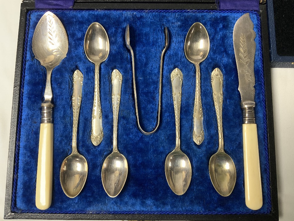 SET OF PLATED TEASPOONS, TONGS, AND SERVERS, A PAIR OF PLATED FISH SERVERS, AND A CARVING KNIFE - Image 2 of 5