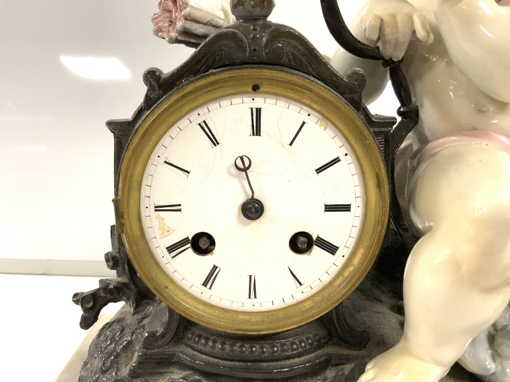 A 19TH-CENTURY FRENCH SPELTER AND GLAZED POTTERY MANTEL CLOCK WITH DRUM MOVEMENT, FLANKED BY A - Image 3 of 7