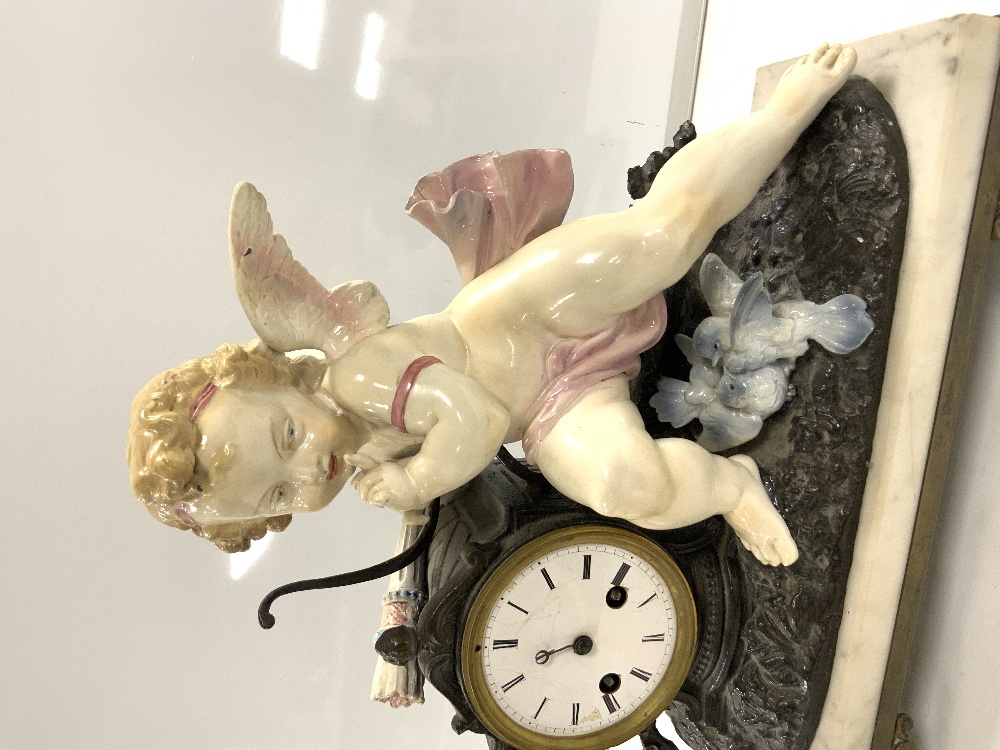 A 19TH-CENTURY FRENCH SPELTER AND GLAZED POTTERY MANTEL CLOCK WITH DRUM MOVEMENT, FLANKED BY A - Image 4 of 7