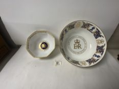 A COALPORT PORCELAIN COMMEMORATIVE SILVER JUBILEE QUEEN ELIZABETH II LIMITED EDITION BOWL 425/500,