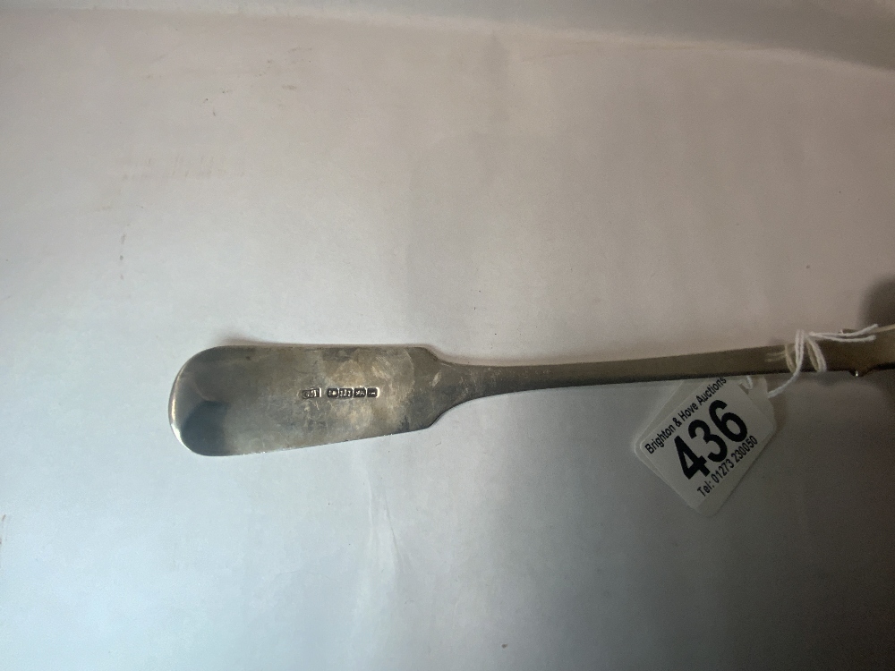 A GEORGE IV HALLMARKED SILVER FIDDLE PATTERN LONG HANDLED SERVING SPOON, EXETER, 1825, MAKER - Image 4 of 4