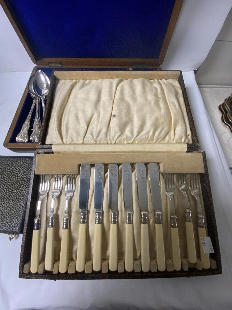 A QUANTITY OF KINGS PATTERN CUTLERY, CASED SET OF FISH EATERS IN CASE, AND TEA KNIVES IN CASE. - Image 3 of 5