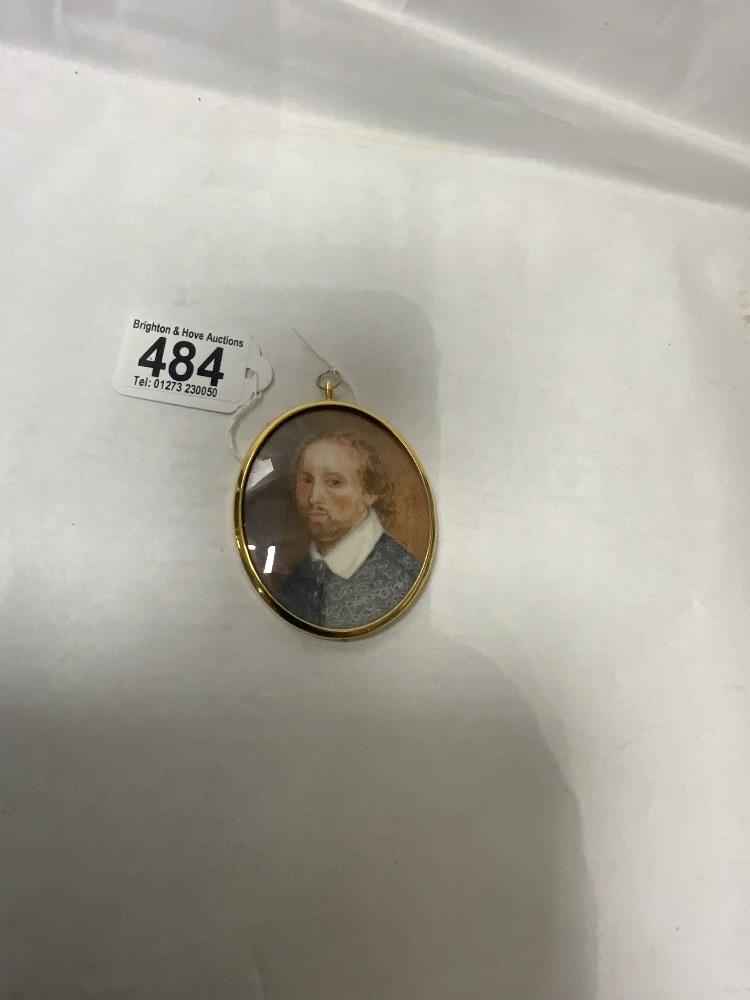 GILT FRAMED OVAL MINIATURE HEAD AND SHOULDER PORTRAIT OF A GENTLEMAN 7 X 5.5CM