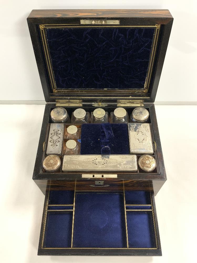 SUPERB EXAMPLE VICTORIAN ENGLISH TRAVELLING VANITY CASE IN COROMANDEL WOOD AND DECORATED IN MOTHER - Image 4 of 6