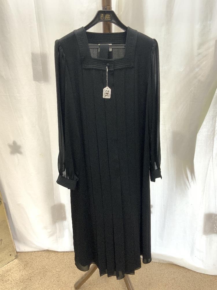 A PARIGI DESIGNER BLACK DRESS SIZE 1O.