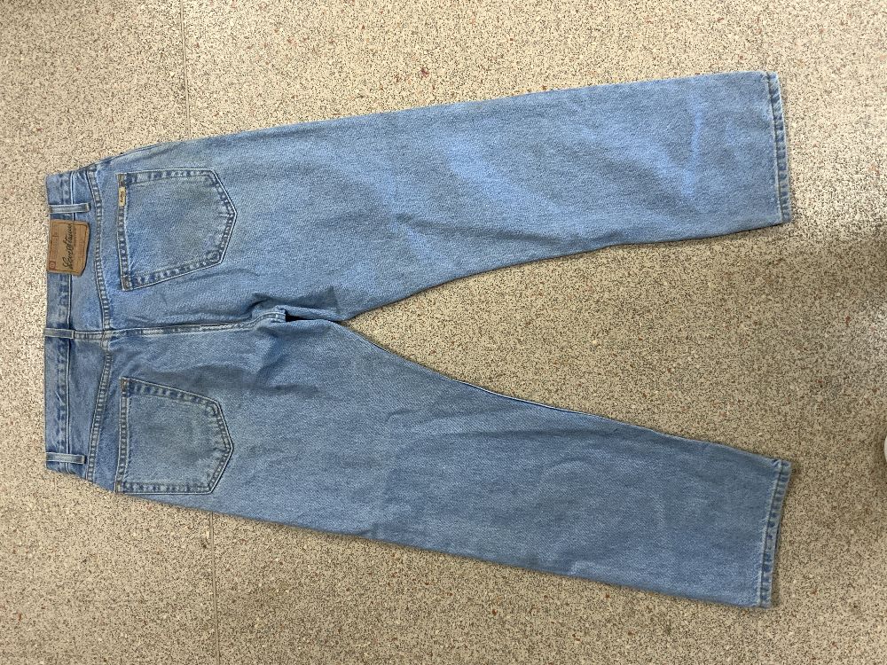 TWO PAIRS OF LEVIS BLACK DENIM JEANS SIZE 34/30, PAIR OF FADED DENIM LEVIS JEANS SZE 34/30, - Image 18 of 19