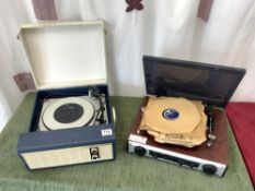 A RECORD DECK [ NO MAKE ] AND A 1960s PORTABLE RECORD PLAYER, AND 78s RECORDS.