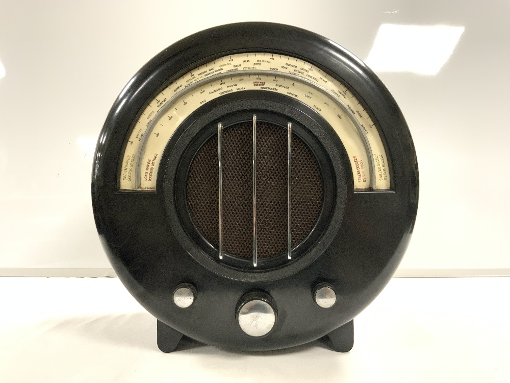 FINE EXAMPLE OF WORKING ECKO BAKELITE ART DECO CIRCULAR RADIO - TYPE A.D.65. RECEIVER, REGISTERED - Image 2 of 8