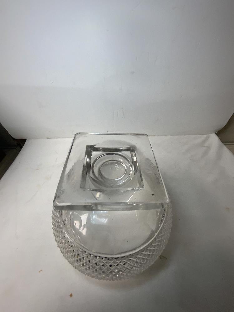 A HEAVY VICTORIAN HOB NAIL CUT GLASS PEDESTAL PUNCH BOWL ON SQUARE BASE, 22 CMS DIAMETER. - Image 3 of 3