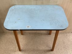 A 1960s SMALL BLUE FORMICA TOPPED KITCHEN TABLE, 74X44 CMS.