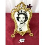 SHAPED ORNATE BRASS EASEL PHOTO FRAME, 34X20 CMS.