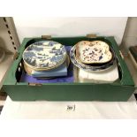 A SPODE PORCELAIN PLATE FOR THE SERVICE OF THE PASSOVER IN BOX, WEDGWOOD PORCELAIN PLATE WITH