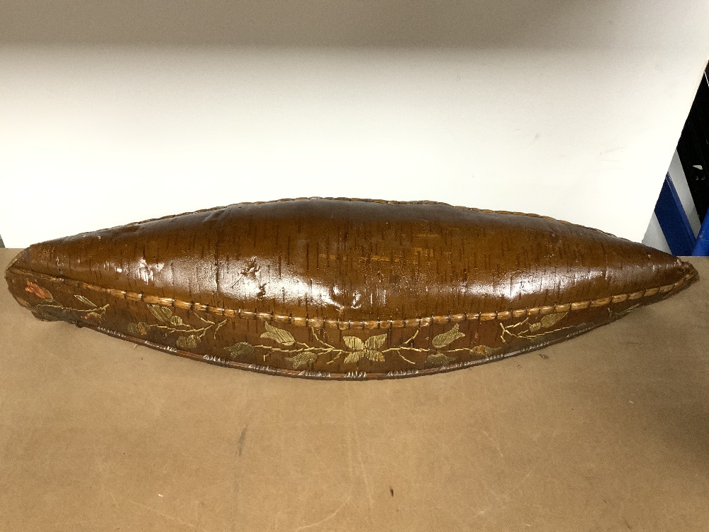 A 20TH-CENTURY HAND-BUILT NATIVE AMERICAN MODEL CANOE, 88 CM. - Image 5 of 5