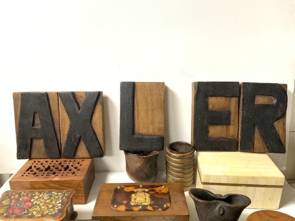 QUANTITY WOODEN TRINKET BOXES, A WOODEN CLUB AND AN EBONY MANICURE STAND. - Image 3 of 4