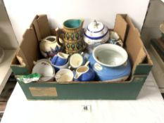 A MAJOLICA JUG A/F, A PORCELAIN SUGAR BOWL AND COVER AND OTHER MIXED PORCELAIN.