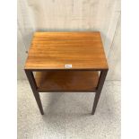 A MID CENTURY TEAK AND ROSEWOOD RECTANGULAR TWO TIER SIDE TABLE, 50X48X68 CMS.