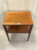 A MID CENTURY TEAK AND ROSEWOOD RECTANGULAR TWO TIER SIDE TABLE, 50X48X68 CMS.